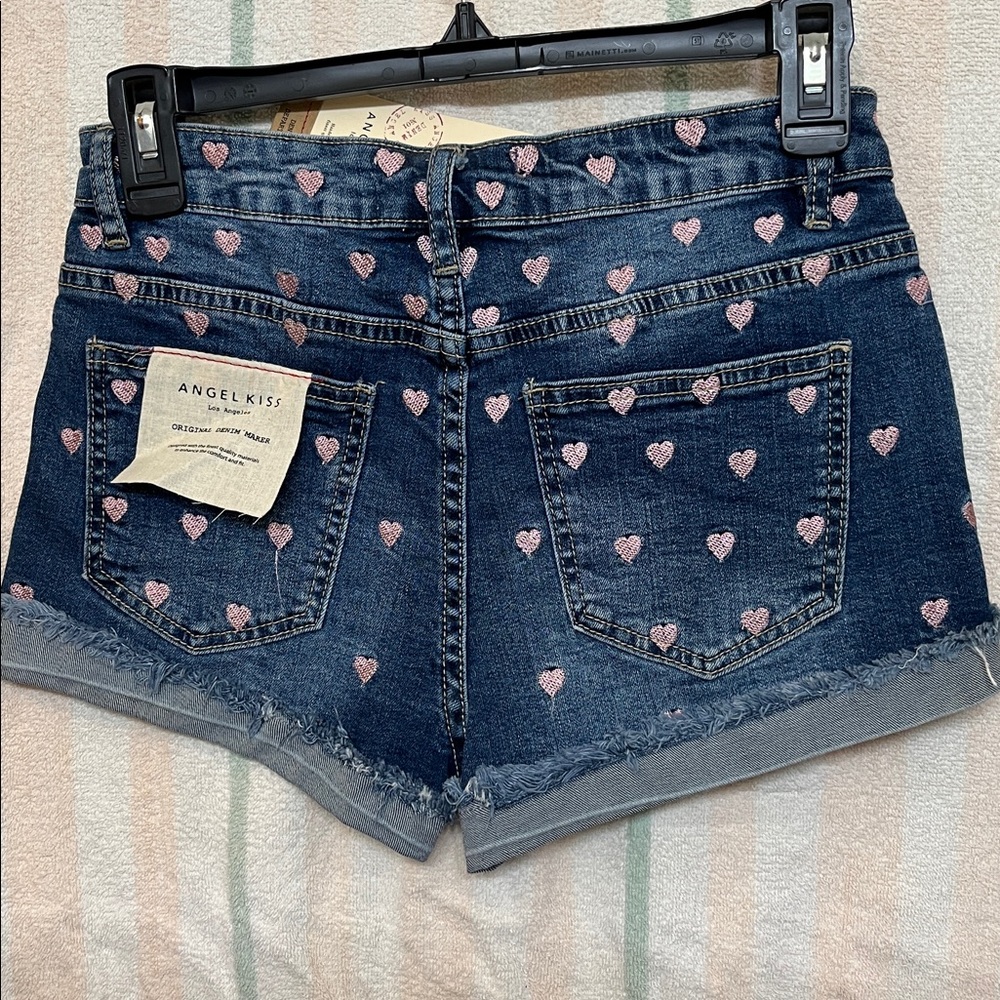 💋🩷🎀💋🩷NWT Angel Kiss Blue Jean Shorts with Pink Heart Print - Picture 3 of 4